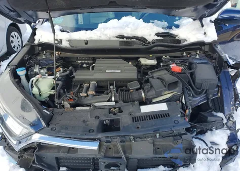 2018 Honda Cr-V Touring z USA, uszkodzony, nr VIN 7FARW2H98JE009671